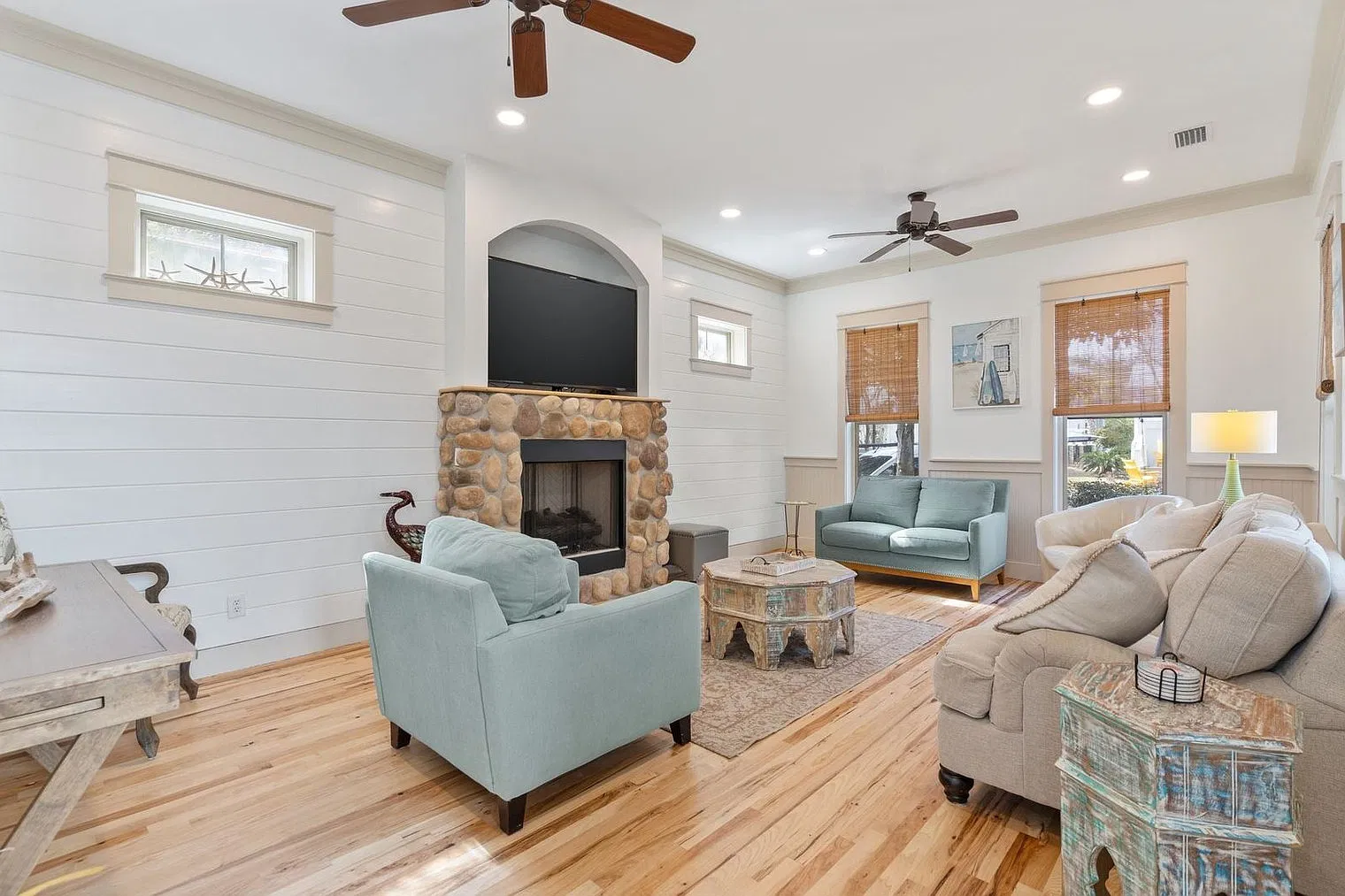 3 bed, 2.0 bath, 1808 sqft, $10,009 — Photo 3