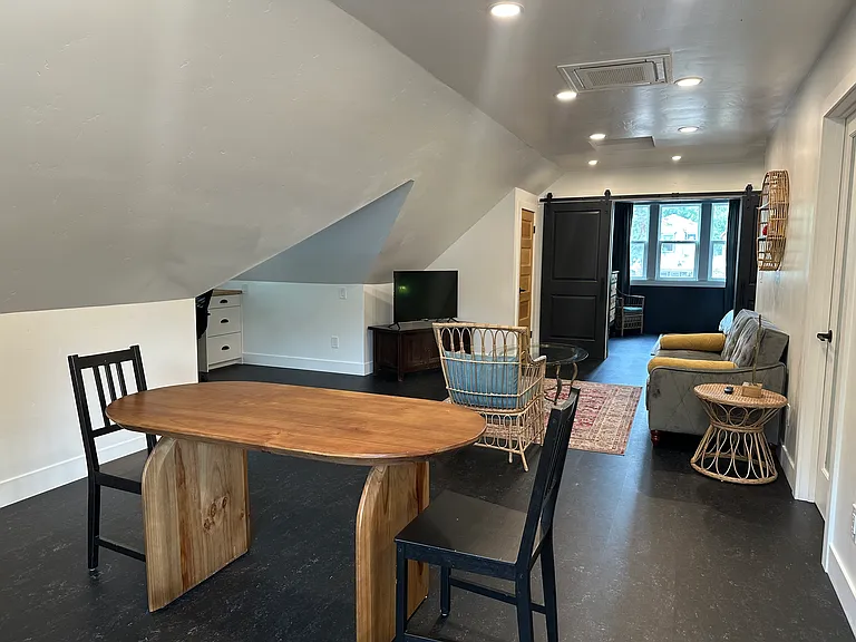 617 E Krall St #3 — Photo 8