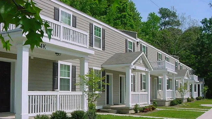 Woods at Yorktown Apartments — Photo 2