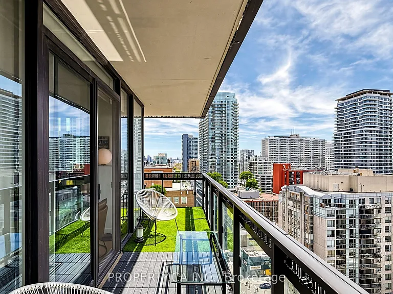8 Eglinton Ave E #1411 — Photo 16