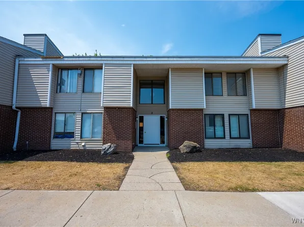 2 Southcreek Ct #B, East Amherst, NY 14051