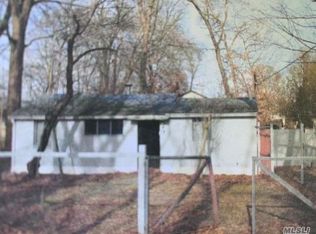 81 Edgewater Dr, Mastic Beach, NY 11951