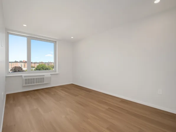 83-07 Queens Boulevard image 6 of 8