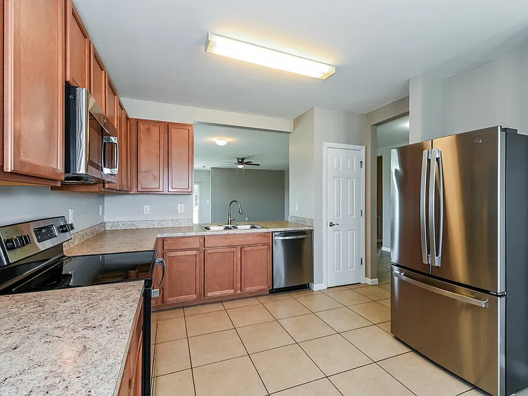 2605 SE 4th Ave — Photo 8