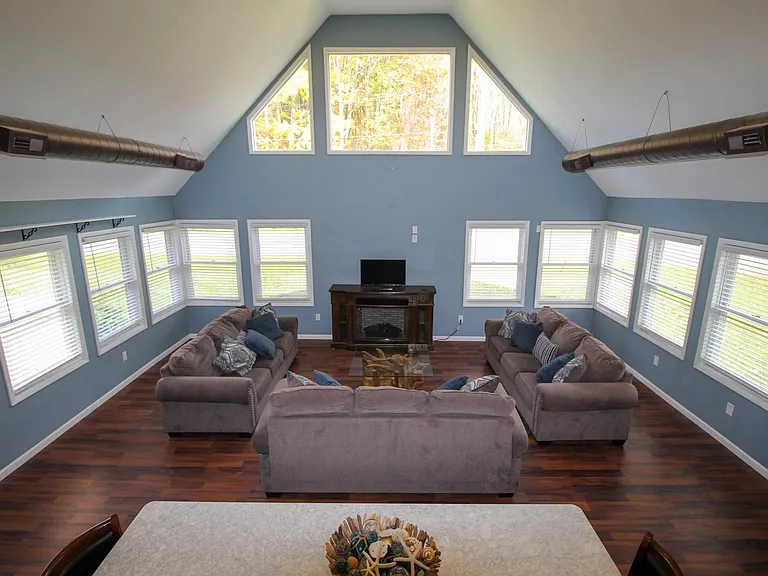 102 Drive 13 — Photo 2