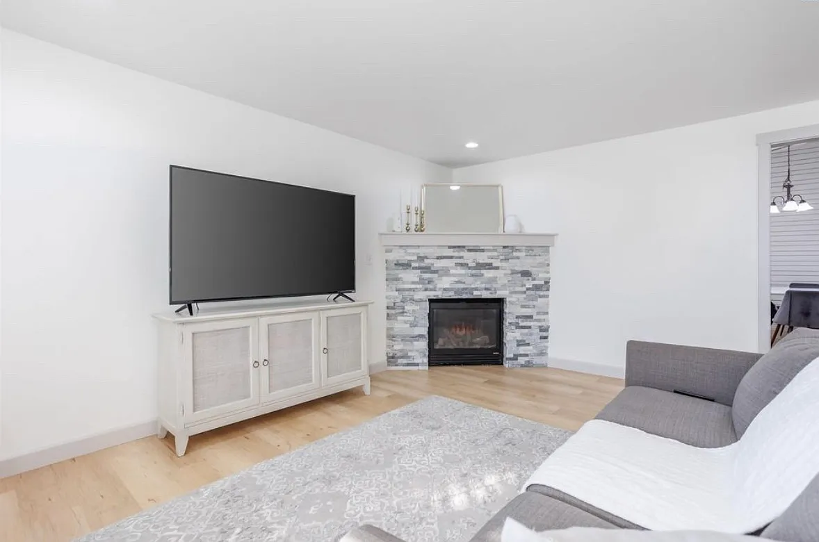 4014 Dartmoor Ln — Photo 3