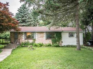 W301S10295 Hillside Dr, Mukwonago, WI 53149