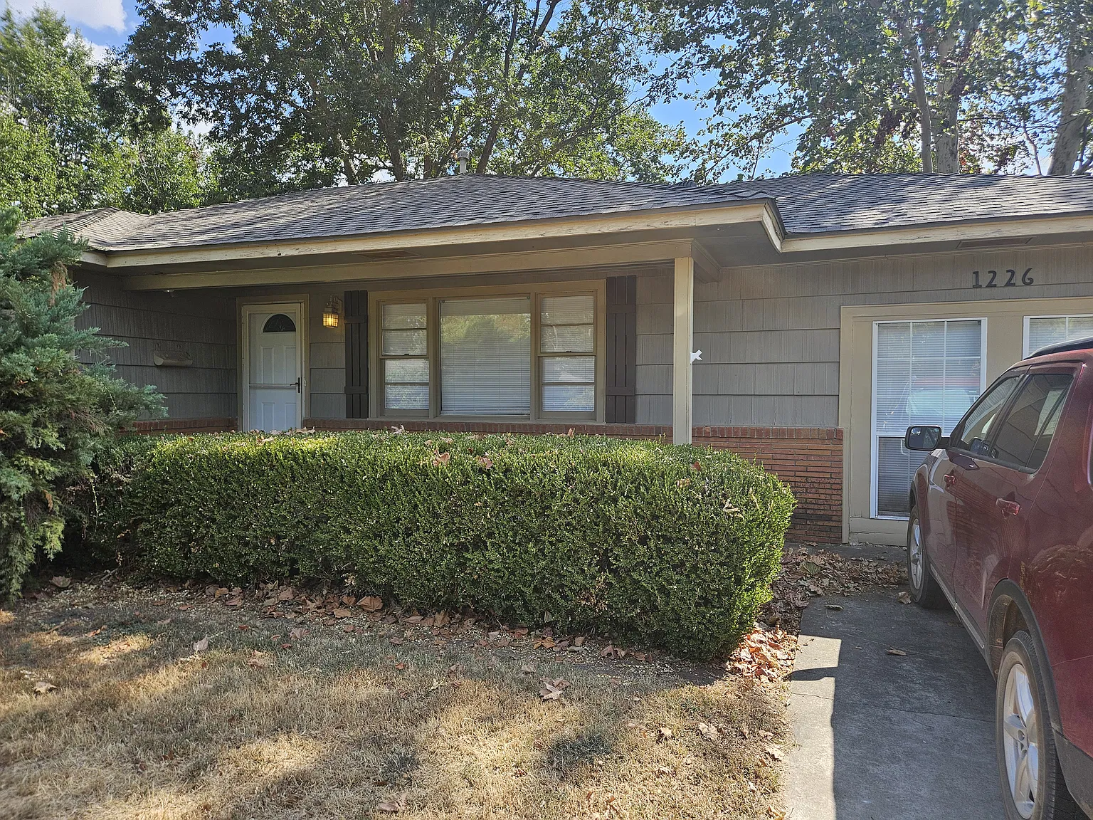 3 bed, 1324 sqft, $1,450 — Photo 1