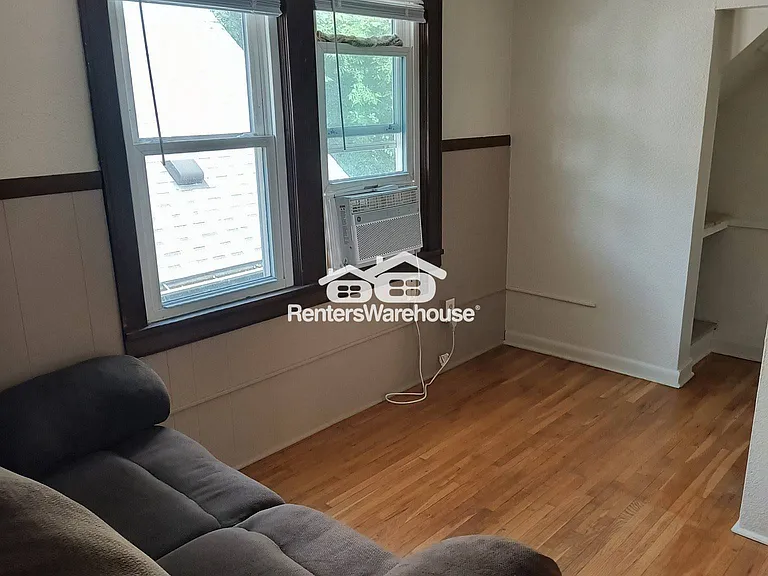 275 Maryland Ave W — Photo 6