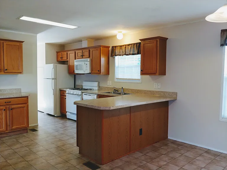 3951 Bentwood Cir W — Photo 18