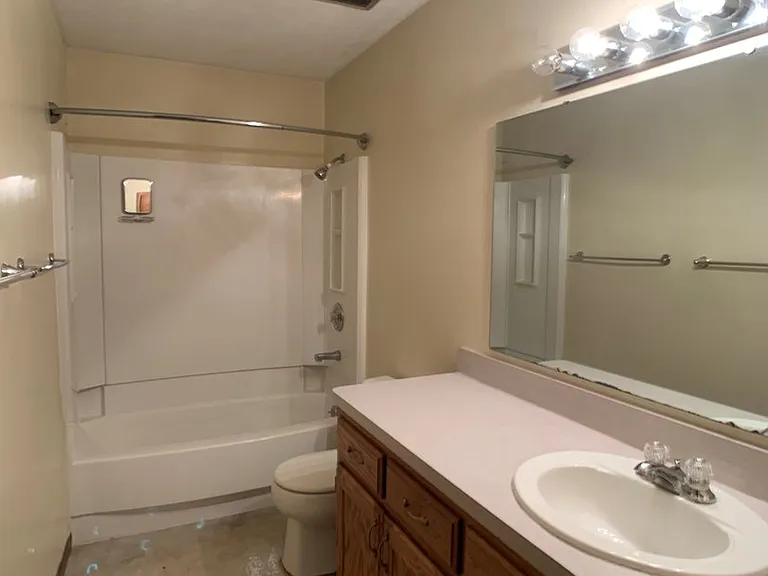 124 Harvey Dr — Photo 12