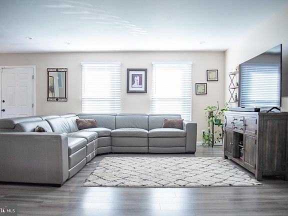 3rd image of 6801 Estate Ln