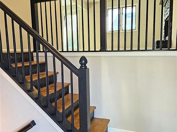 2nd image of 1835 Gates Dr W