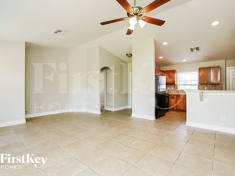 6136 Hellman Ave — Photo 3