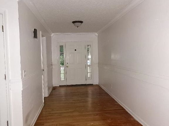 3rd image of 204 1st St
