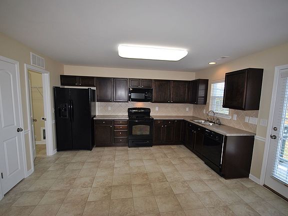 3rd image of 327 Slate Dr
