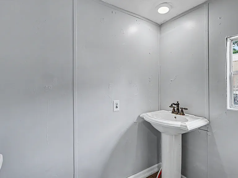 2751 Malvern Ave #35 — Photo 16