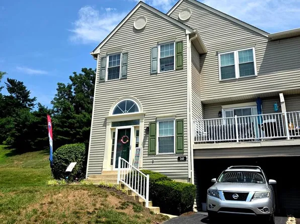 240 Cobblestone Ct, Collegeville, PA 19426