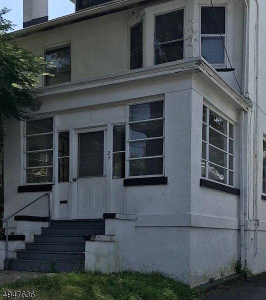 1st image of 27 Montrose St