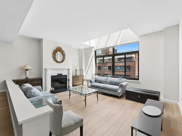 525 East 80th Street image 1 of 9