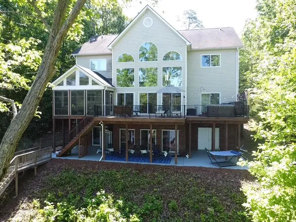504 Olde Forest Rd, Clarksville, VA 23927