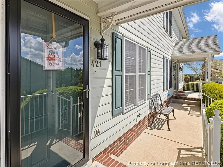 421 Cityview Ln — Photo 9
