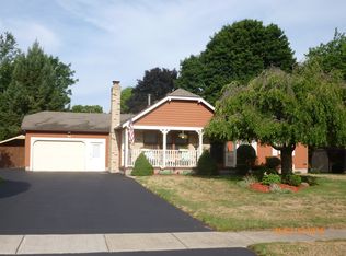 97 Briar Wood Ln, Rochester, NY 14626