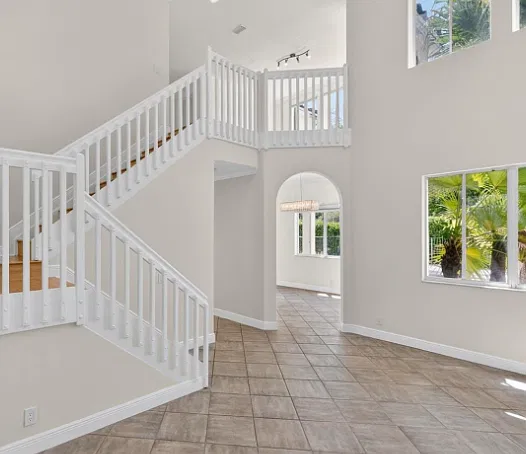 4 bed, 2.5 bath, 2327 sqft, $6,000 — Photo 3