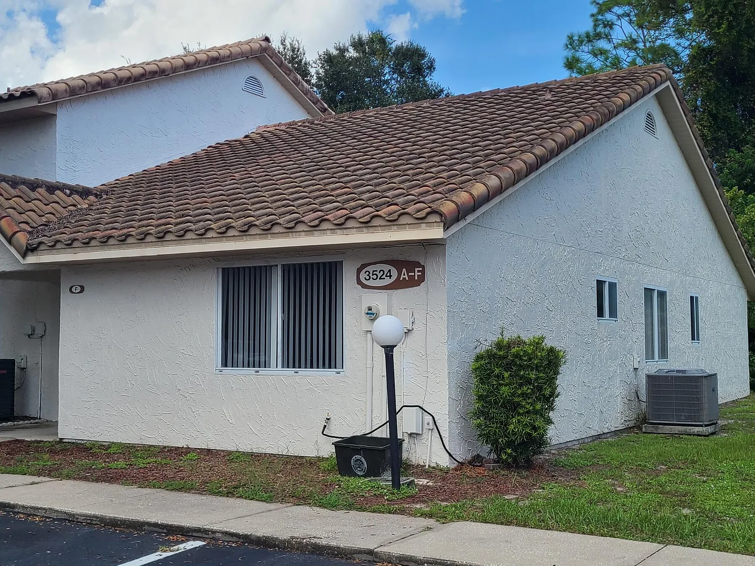 3 bed, 2.0 bath, 1281 sqft, $2,000 — Photo 3
