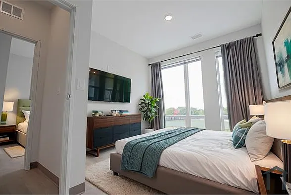2 bed, $1,293 — Photo 4