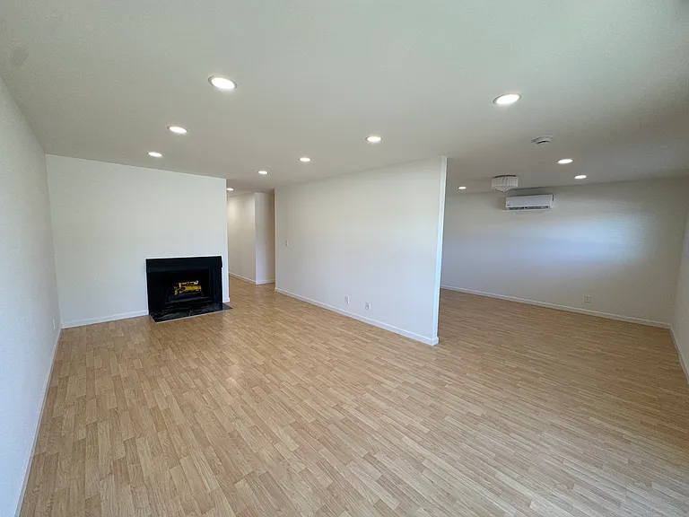 1336 Palos Verdes Dr #5 — Photo 5