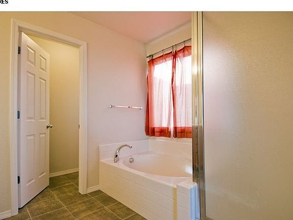4th image of 310 Short Dr