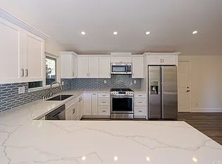 5811 Kelvin Ave, Woodland Hills, CA 91367