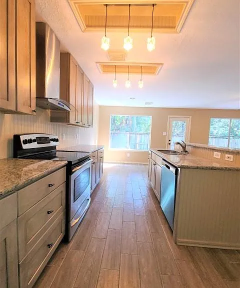 138 S Walden Elms Cir — Photo 2