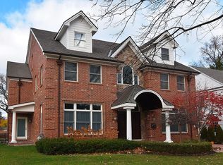 670 Oak Ave, Birmingham, MI 48009