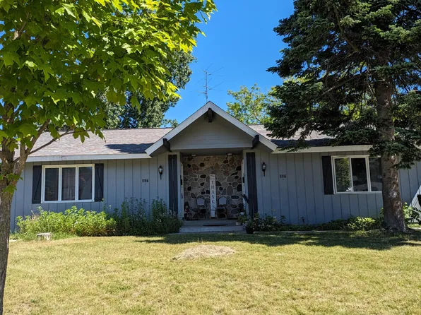 327 E 2nd St, Gaylord, MI 49735