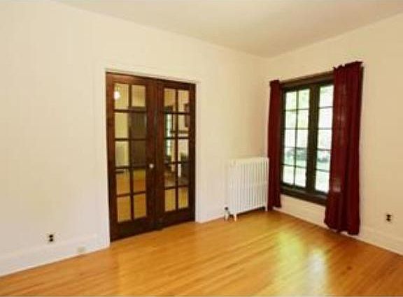 2nd image of 419 Woodlawn Ave