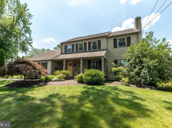 1219 Nash Dr, Fort Washington, PA 19034