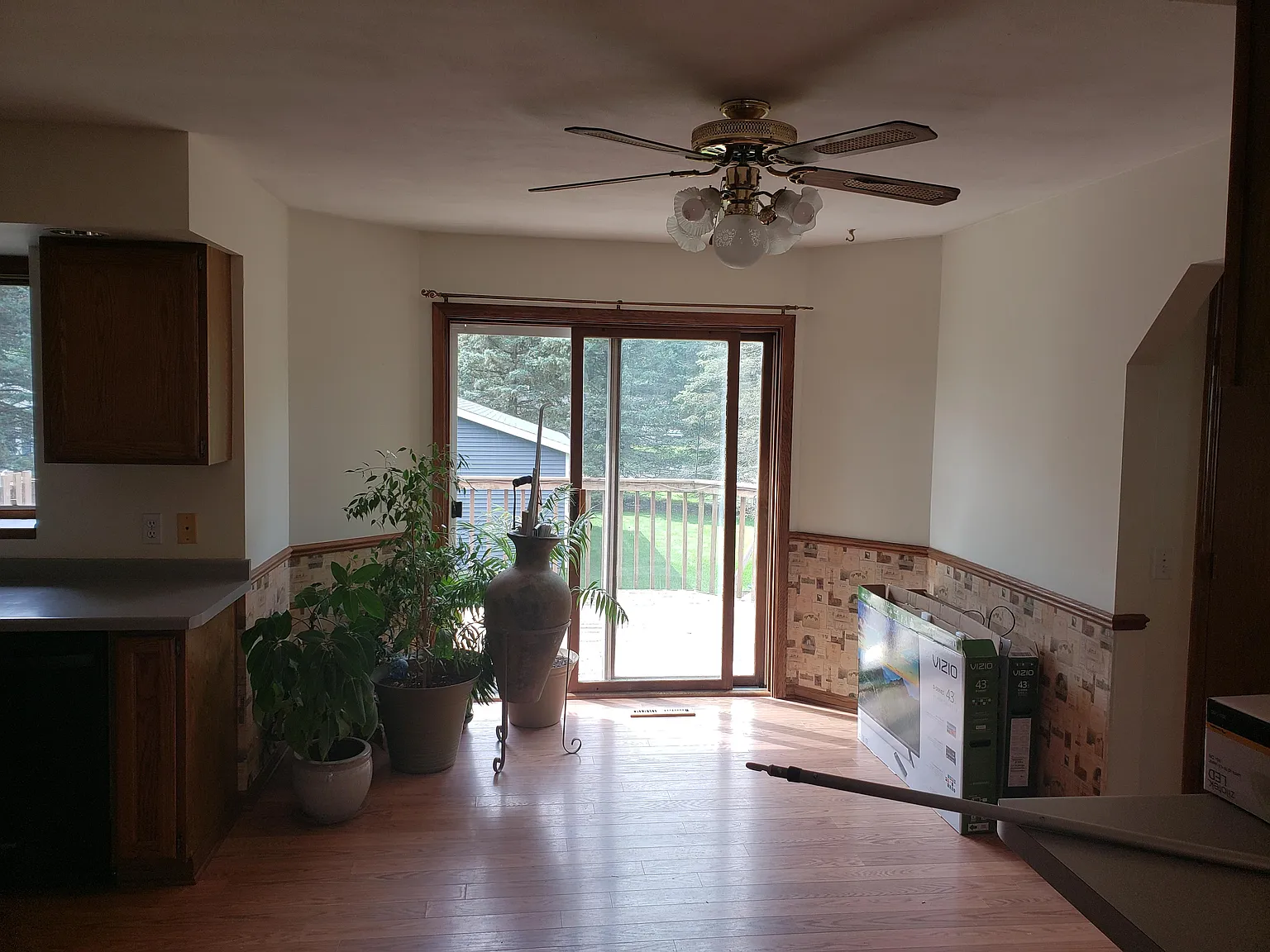 3 bed, 1.5 bath, 2300 sqft, $2,150 — Photo 4