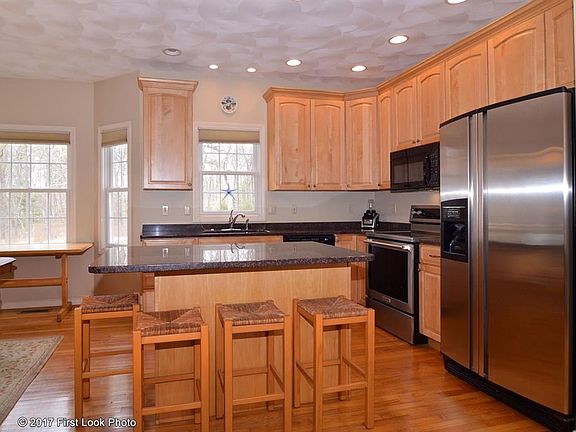 3rd image of 42 White Oak Ct