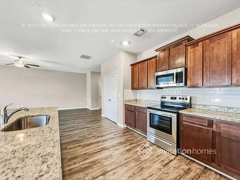 439 Vermeer Ct — Photo 8