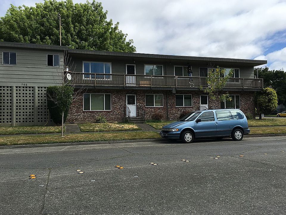 706 Hudson