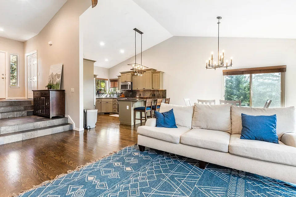3 bed, 2.5 bath, 2865 sqft, $4,000 — Photo 3