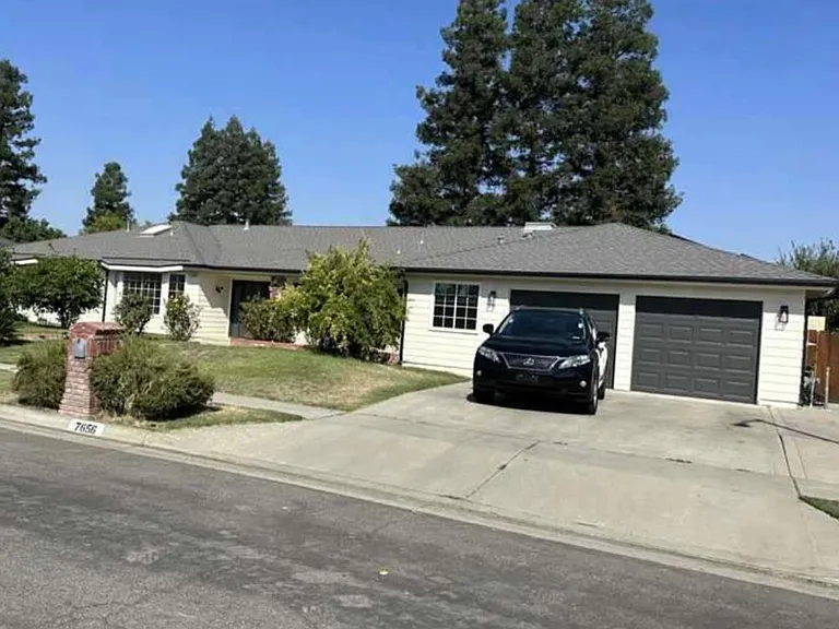 7656 N Hayston Ave — Photo 2