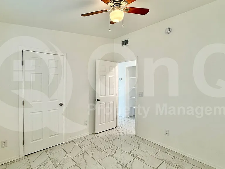 741 E Erie St #1 — Photo 30