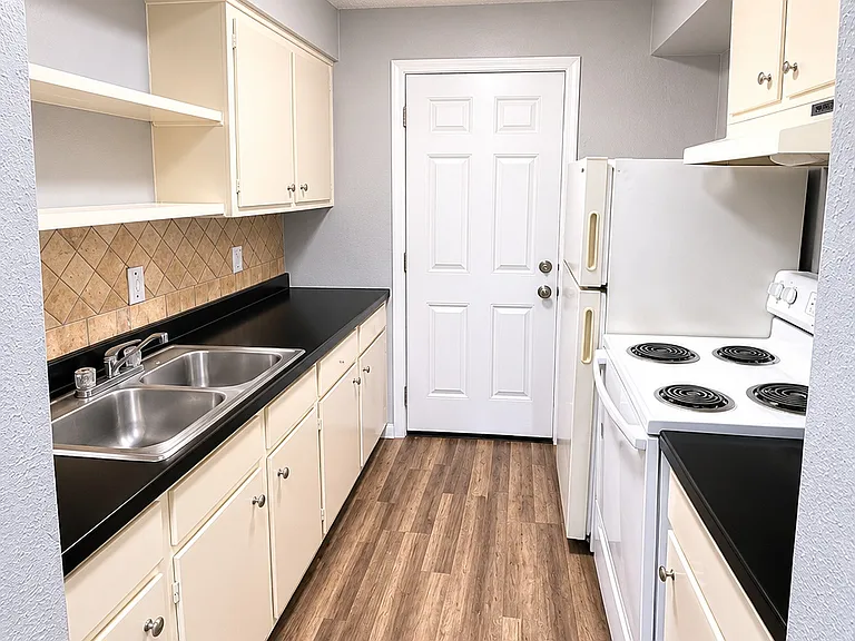 811 Redbird Dr #815 — Photo 7