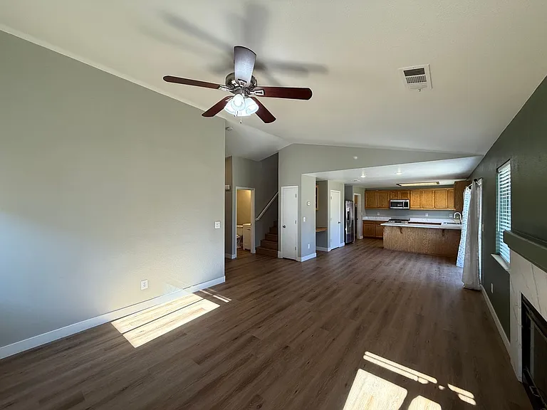 16664 Sheffield St — Photo 10
