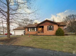 1008 Spring Bay Rd, East Peoria, IL 61611