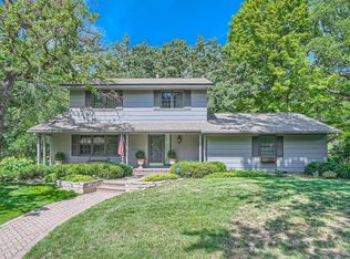 9506 Woodridge Cir, Eden Prairie, MN 55347