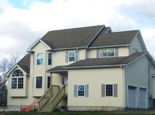 3339 Bluebird Dr, Bushkill, PA 18324